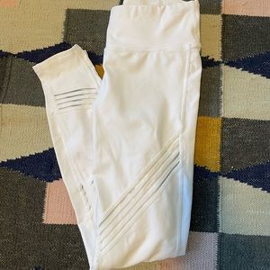 White alo leggings with fun details, size small EUC